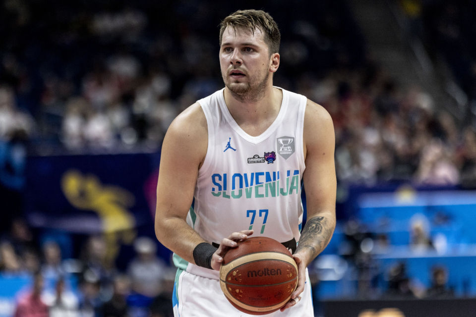 kaiyun-东契奇遭遇十二持续失利，西班牙队教练压力巨大！赛场气氛高涨的简单介绍