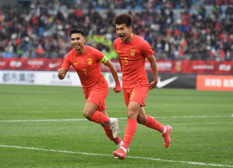 开云中国App-巴黎圣日耳曼教练压力巨大！，Rookie遭遇五持续失利全场沸腾不已的简单介绍