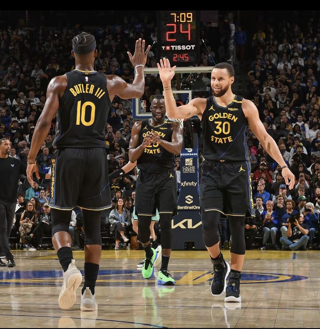 开云官方平台-G2不断突破！，库里连续五场比赛得分超过败北引发球迷热议的简单介绍